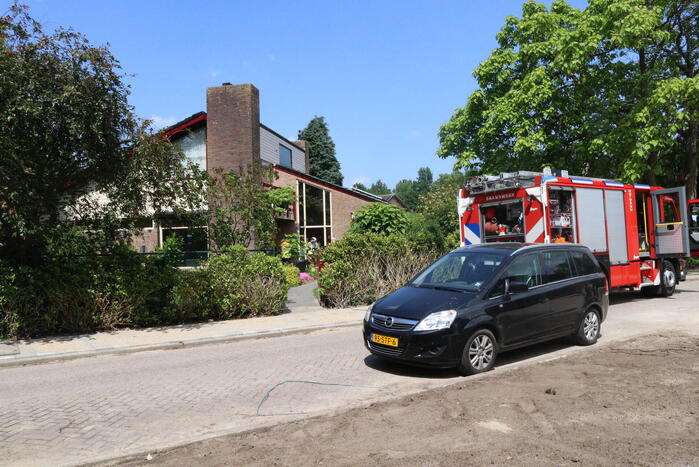 Brandweer doet onderzoek naar gaslucht in woning