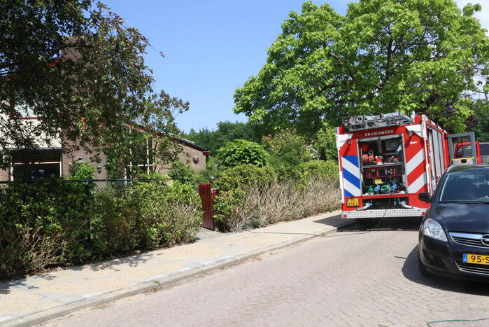 Brandweer doet onderzoek naar gaslucht in woning