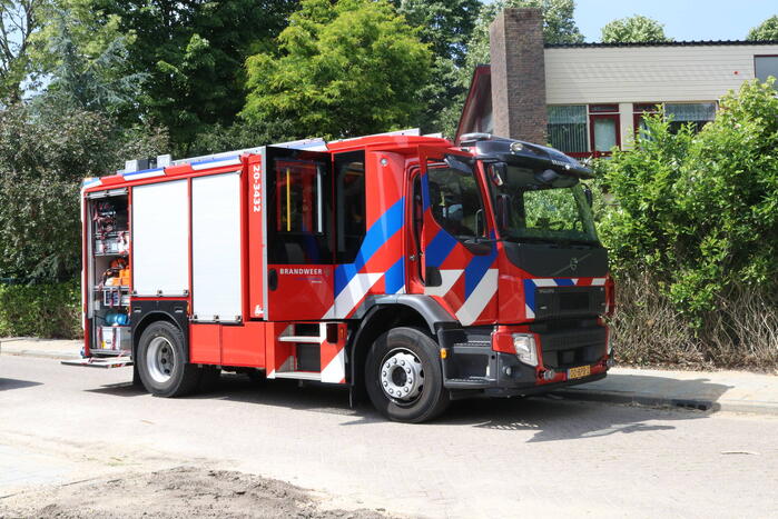 Brandweer doet onderzoek naar gaslucht in woning