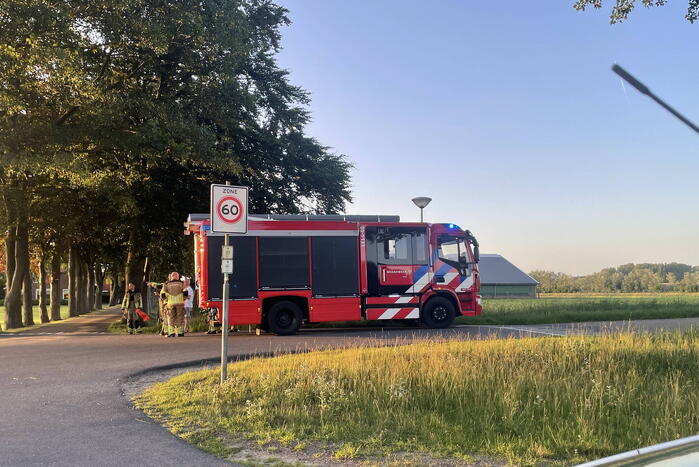 Politie-auto flink beschadigd door klap tegen drempel