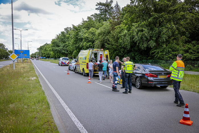 Kind op fiets aangereden door auto