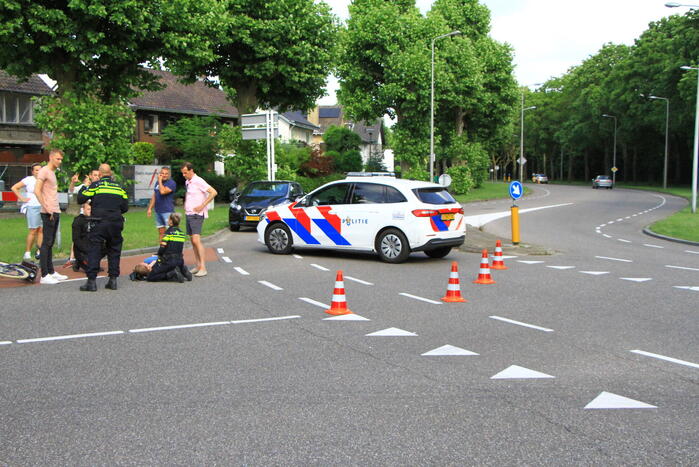 Bestuurder rijdt door na aanrijding met fietsster