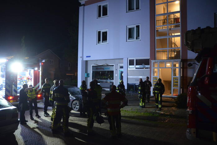 Flatwoningen ontruimd vanwege brand