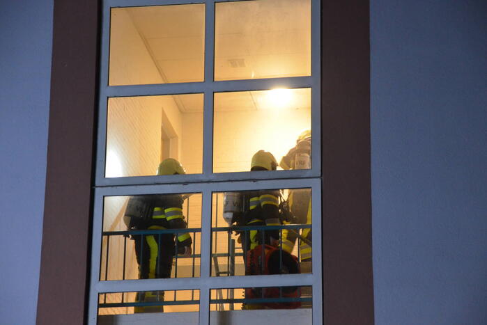 Flatwoningen ontruimd vanwege brand