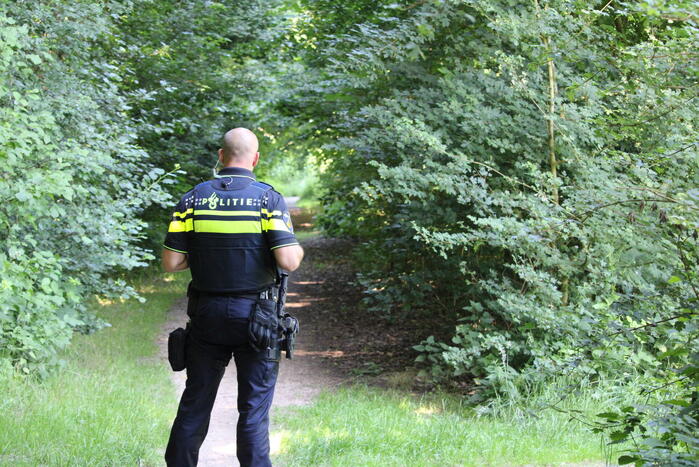 Bosgebied groots afgezet vanwege politieactie