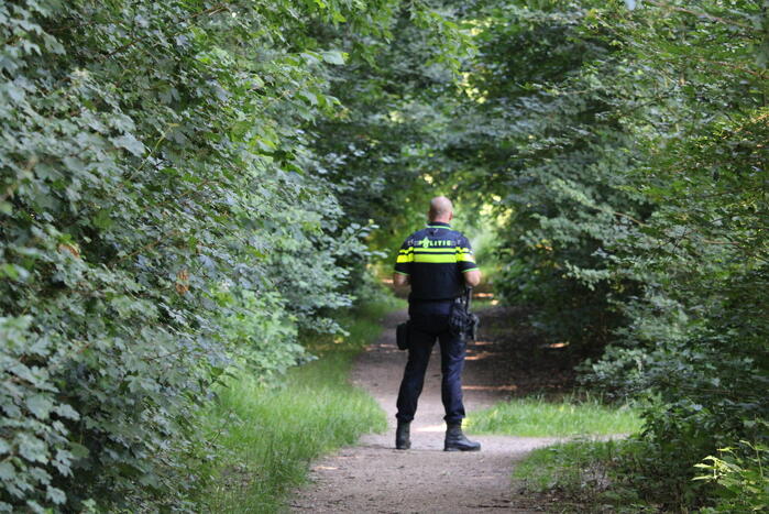 Bosgebied groots afgezet vanwege politieactie