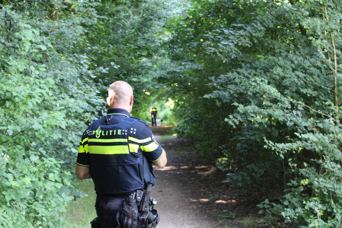 Bosgebied groots afgezet vanwege politieactie