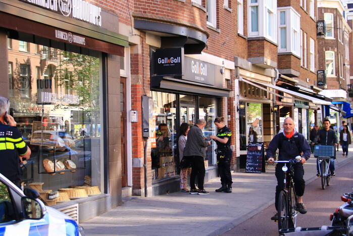 Geld buit gemaakt na overval op winkel