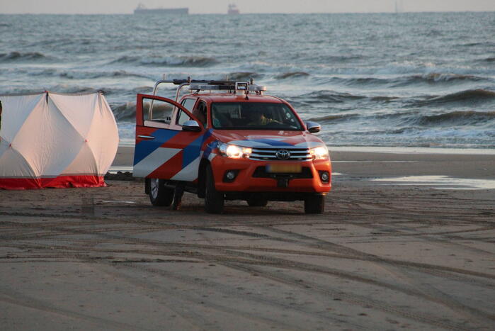 Hardloper onwel op strand