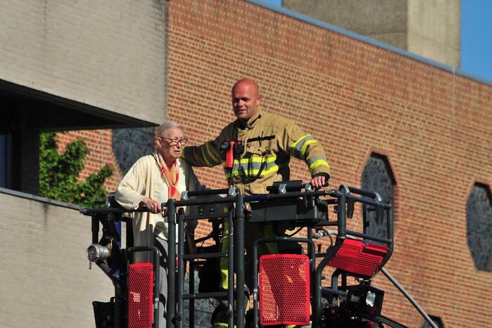 Personen uit brandende bovenwoning gered
