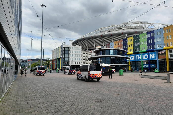 Grootscheepse ME oefening bij Johan Cruijff ArenA