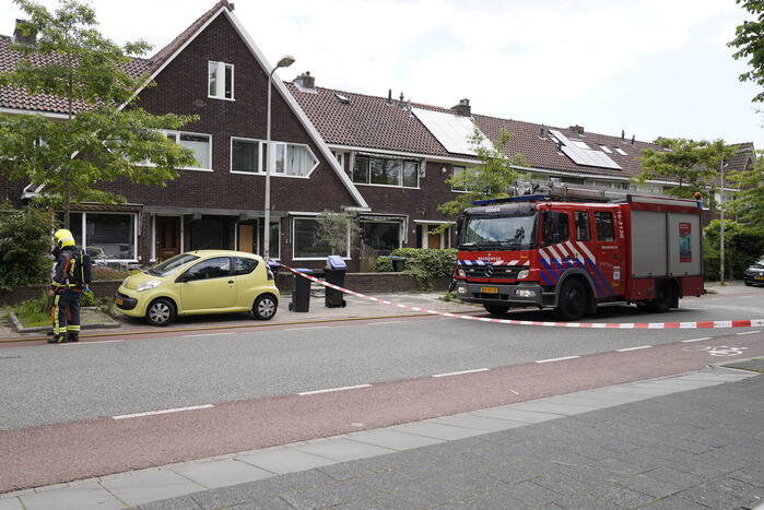 Brandweer doet metingen vanwege gaslucht