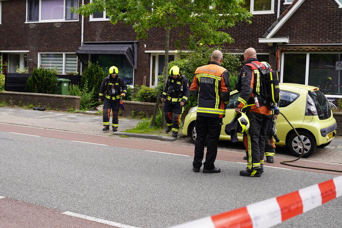 Brandweer doet metingen vanwege gaslucht