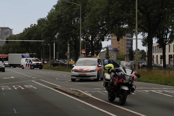 Scooterrijder gewond bij aanrijding met auto