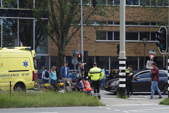 Scooterrijder gewond bij aanrijding met auto