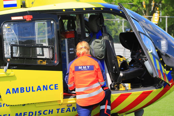Traumahelikopter landt op voetbalveld ASC Nieuwland