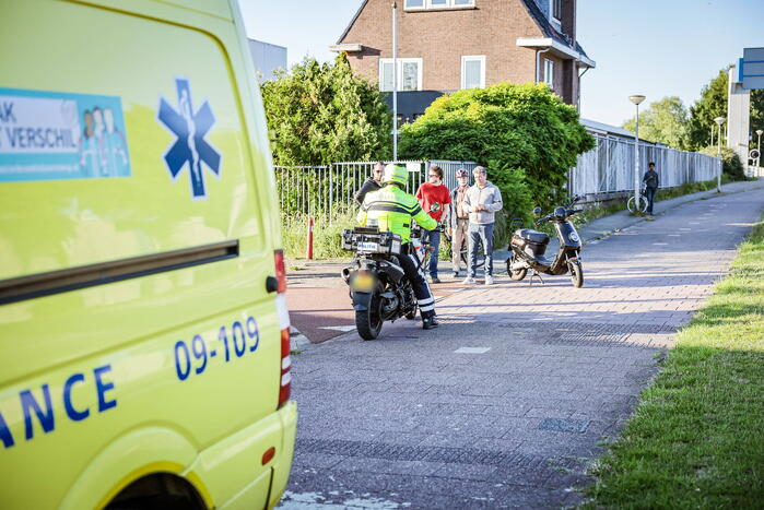 Vrouw gewond bij aanrijding op fietspad