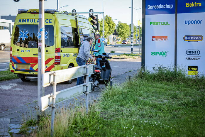 Vrouw gewond bij aanrijding op fietspad
