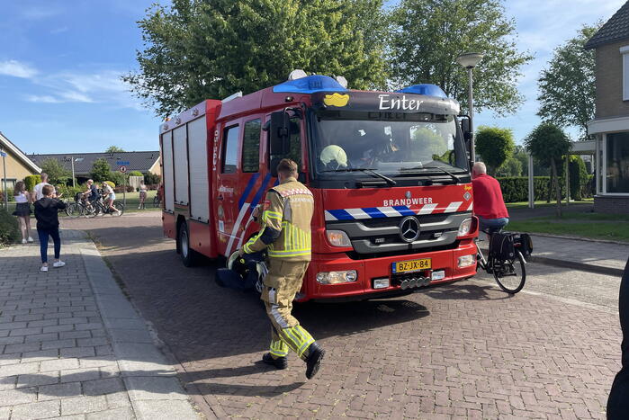 Brandweer doet onderzoek naar afgaan van rookmelder in woning