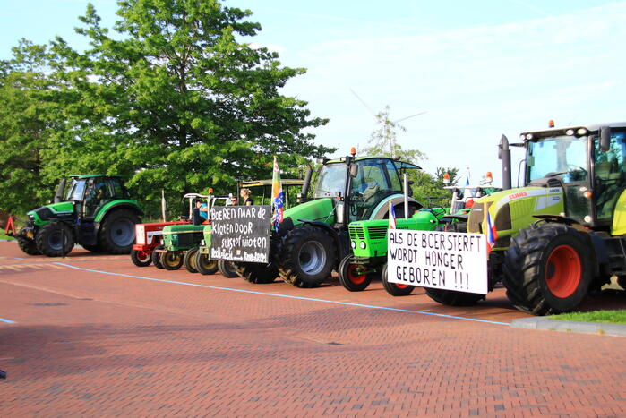Boeren demonstreren voor stadhuis