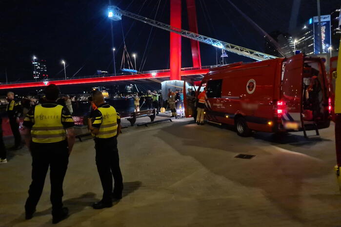 Scooter rijdt maas in, hulpdiensten opzoek naar slachtoffers