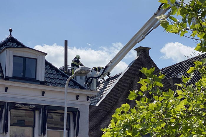 Veel rook bij brand in dak van Meubelcarrousel