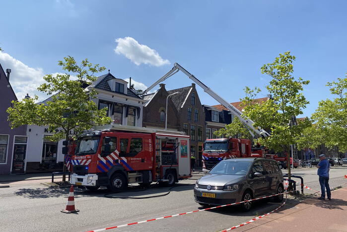 Veel rook bij brand in dak van Meubelcarrousel
