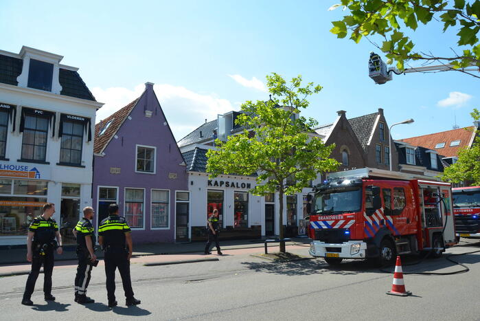 Veel rook bij brand in dak van Meubelcarrousel