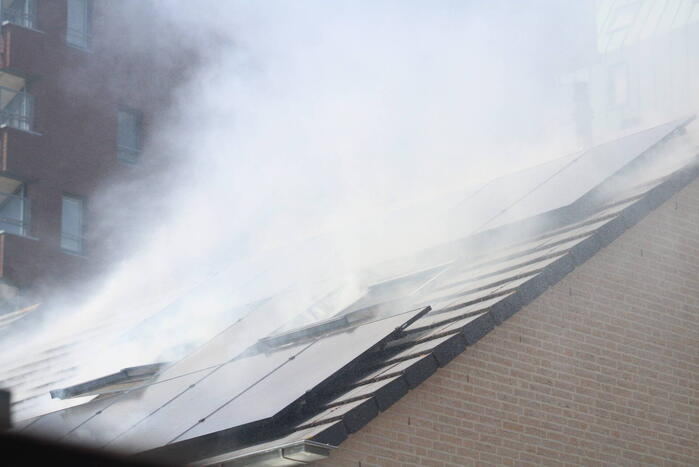 Veel rook bij brand in woning