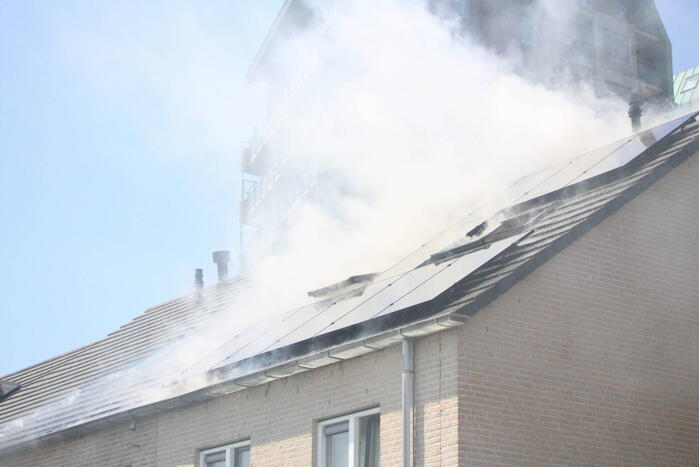 Veel rook bij brand in woning