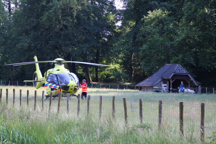 Persoon onder verdachte omstandigheden aangetroffen in bos