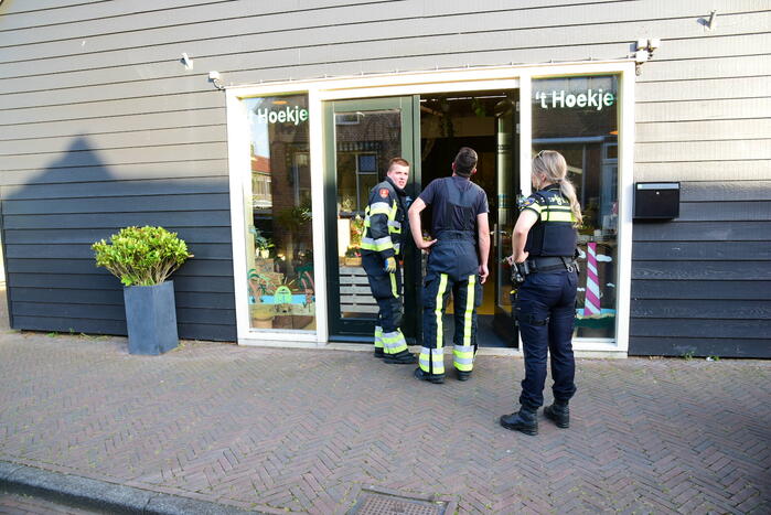 Brand in bloemenwinkel door onkruidverbranding