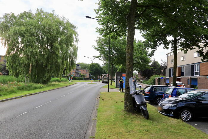 Scooterrijder met huftergedrag komt ten val