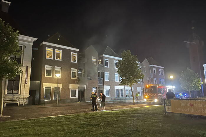 Forse rookontwikkeling bij brand in appartement