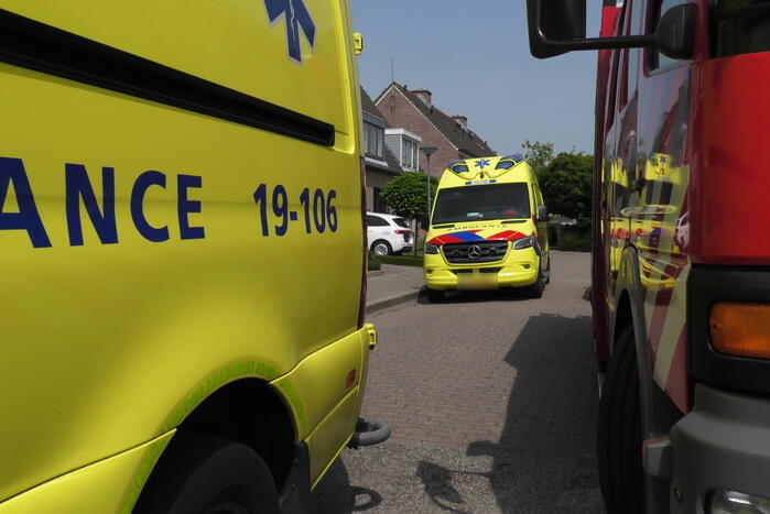 Kind ernstig gewond na val uit boom