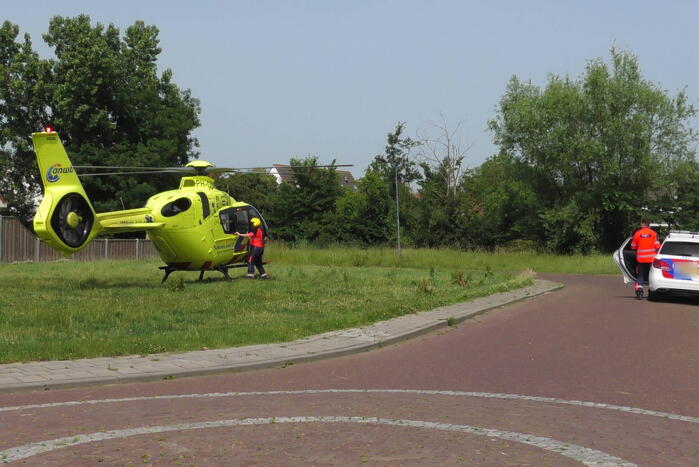 Kind ernstig gewond na val uit boom