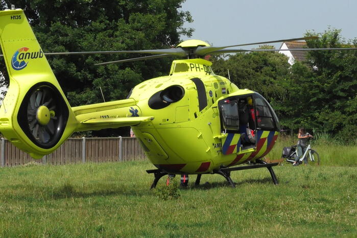 Kind ernstig gewond na val uit boom