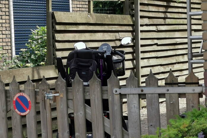 Persoon gewond na val met scootmobiel