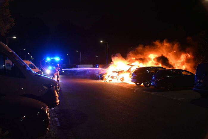 Auto's uitgebrand op parkeerplaats volkstuinvereniging