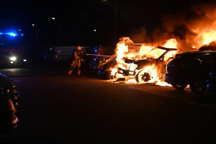Auto's uitgebrand op parkeerplaats volkstuinvereniging