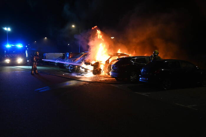 Auto's uitgebrand op parkeerplaats volkstuinvereniging