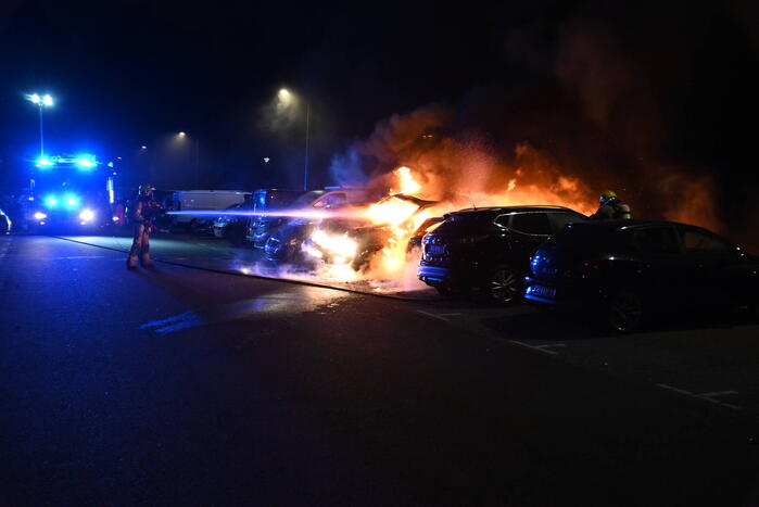 Auto's uitgebrand op parkeerplaats volkstuinvereniging