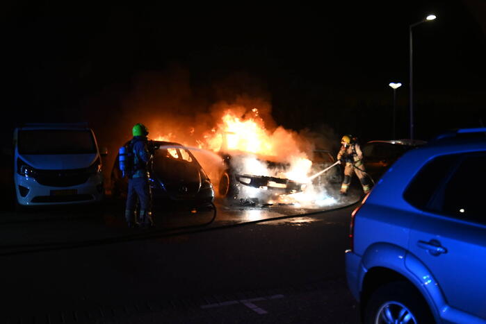 Auto's uitgebrand op parkeerplaats volkstuinvereniging