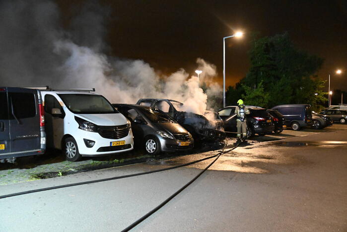 Auto's uitgebrand op parkeerplaats volkstuinvereniging