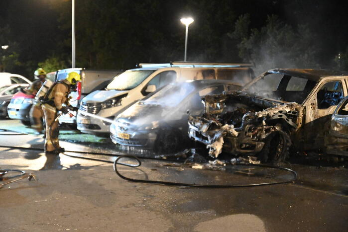 Auto's uitgebrand op parkeerplaats volkstuinvereniging