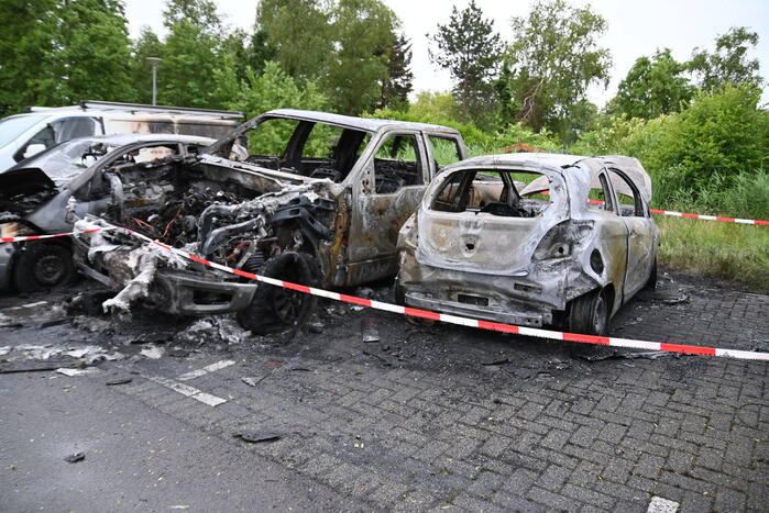 Auto's uitgebrand op parkeerplaats volkstuinvereniging