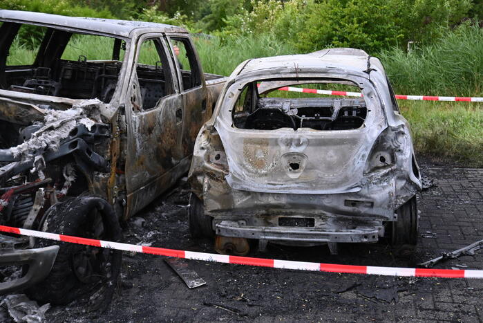 Auto's uitgebrand op parkeerplaats volkstuinvereniging