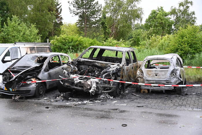 Auto's uitgebrand op parkeerplaats volkstuinvereniging