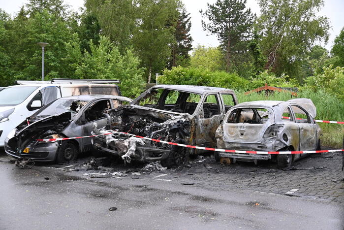 Auto's uitgebrand op parkeerplaats volkstuinvereniging