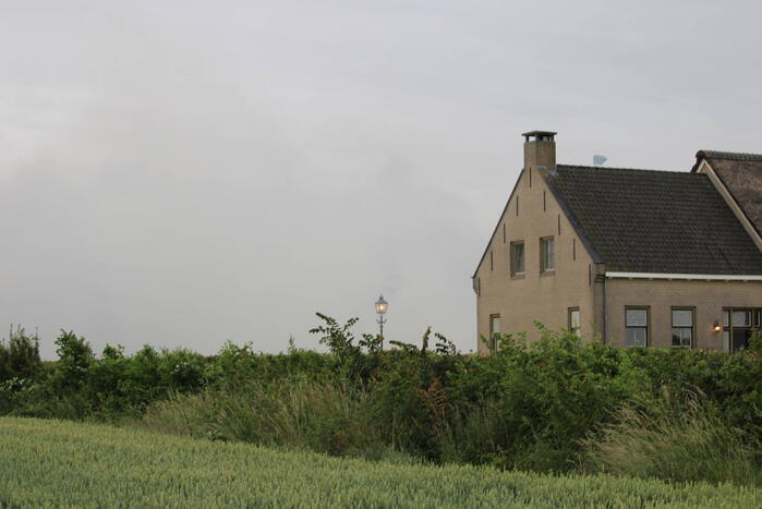 Forse rookontwikkeling bij uitslaande brand op boerderij